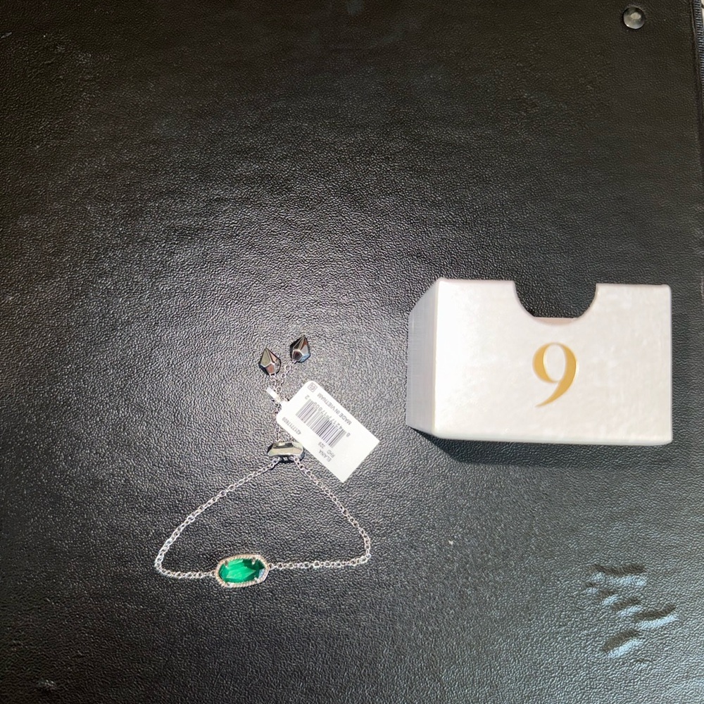 Kendra Scott 2025 12 Days of Joy Silver Box - Picture 11 of 16